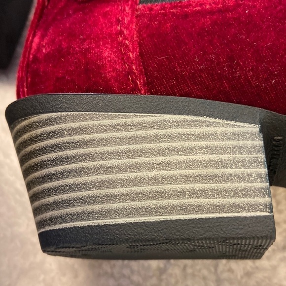 Justin Boot Womens Chellie Velvet Color: Red Style L9758 Rodeo, Horseback NWT - Picture 6 of 11